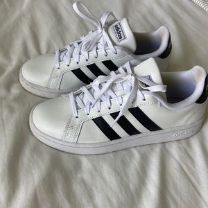 Adidas Sneakers